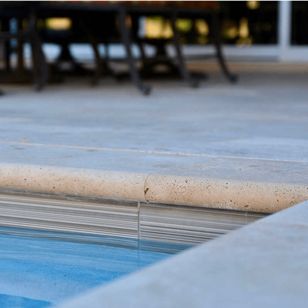 Margelle de piscine en travertin 2ème choix pour extérieur 1/2rond