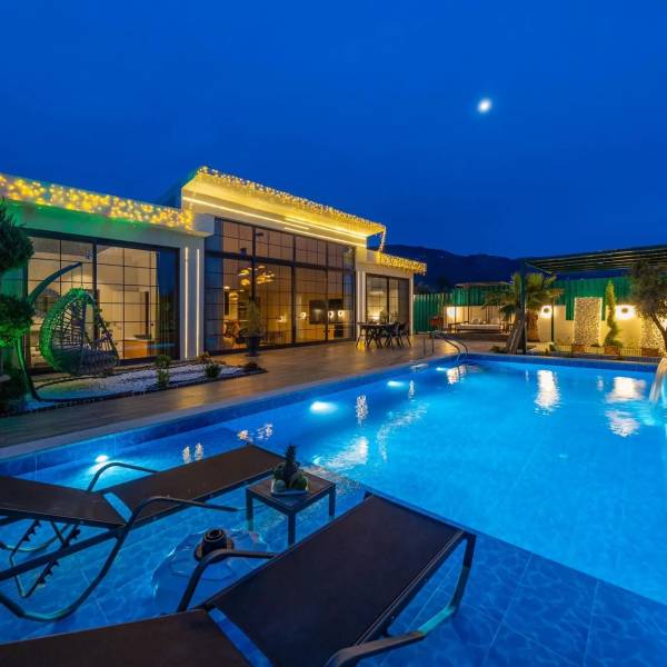 Carrelage de piscine MALIBU bleu turquoise entre Nimes et Alès