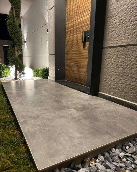 Carrelage terrasse extérieur effet pierre pour une terrasse - Uzès dans le Gard