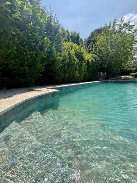 Carrelage piscine effet Pierre de Bali - Uzès dans le Gard