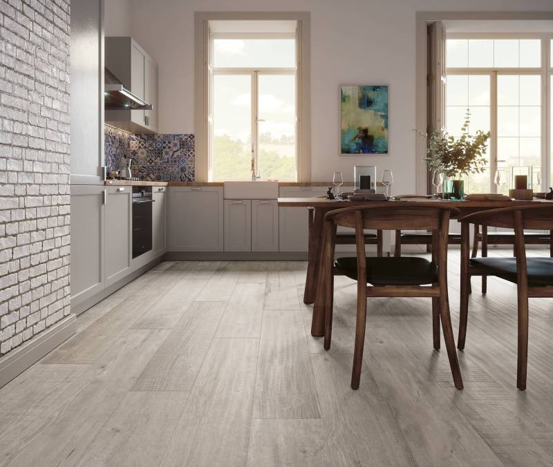 Carrelage de cuisine effet bois pour habiller vos sols et murs à Uzès dans le Gard