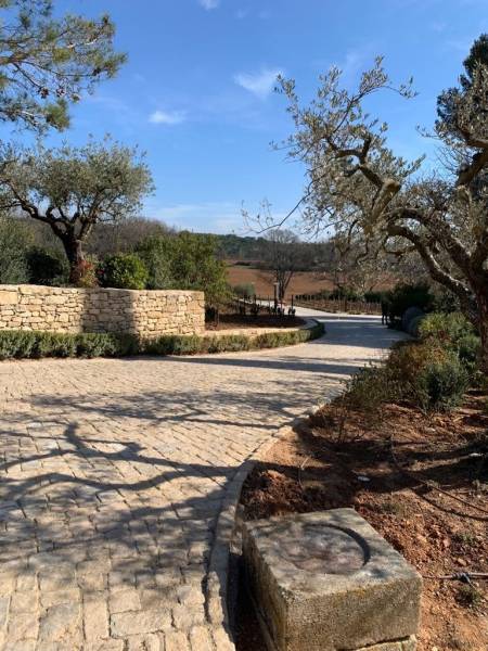 Pavé d'extérieur en pierre de bourgogne Avignon dans le Vaucluse (84)
