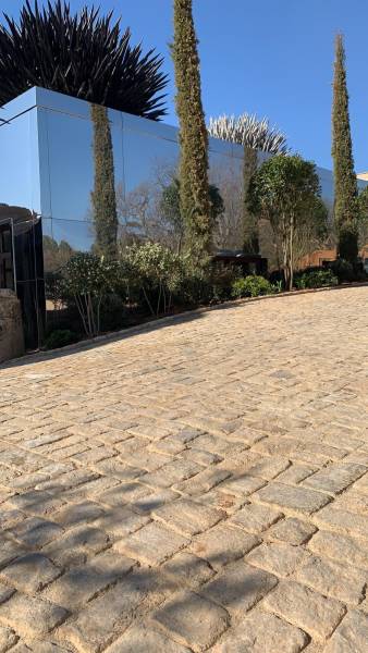 Pavé d'extérieur en pierre de bourgogne Avignon dans le Vaucluse (84)