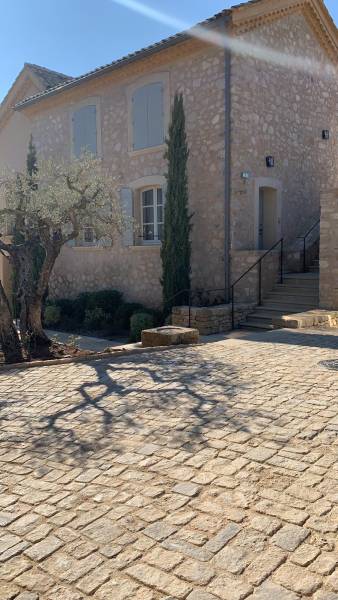 Pavé d'extérieur en pierre de bourgogne Avignon dans le Vaucluse (84)